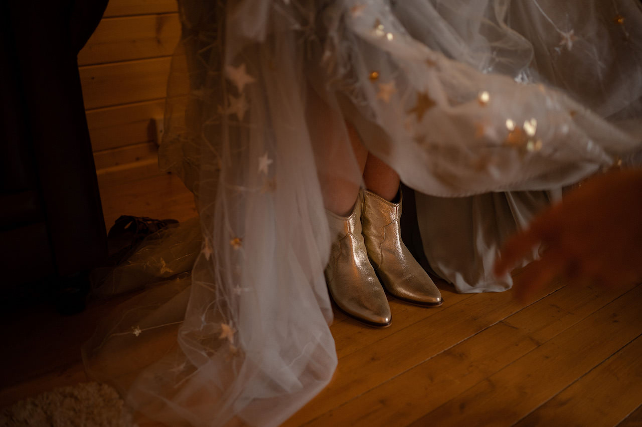 Couple Lodge Bride Preparation Cardney