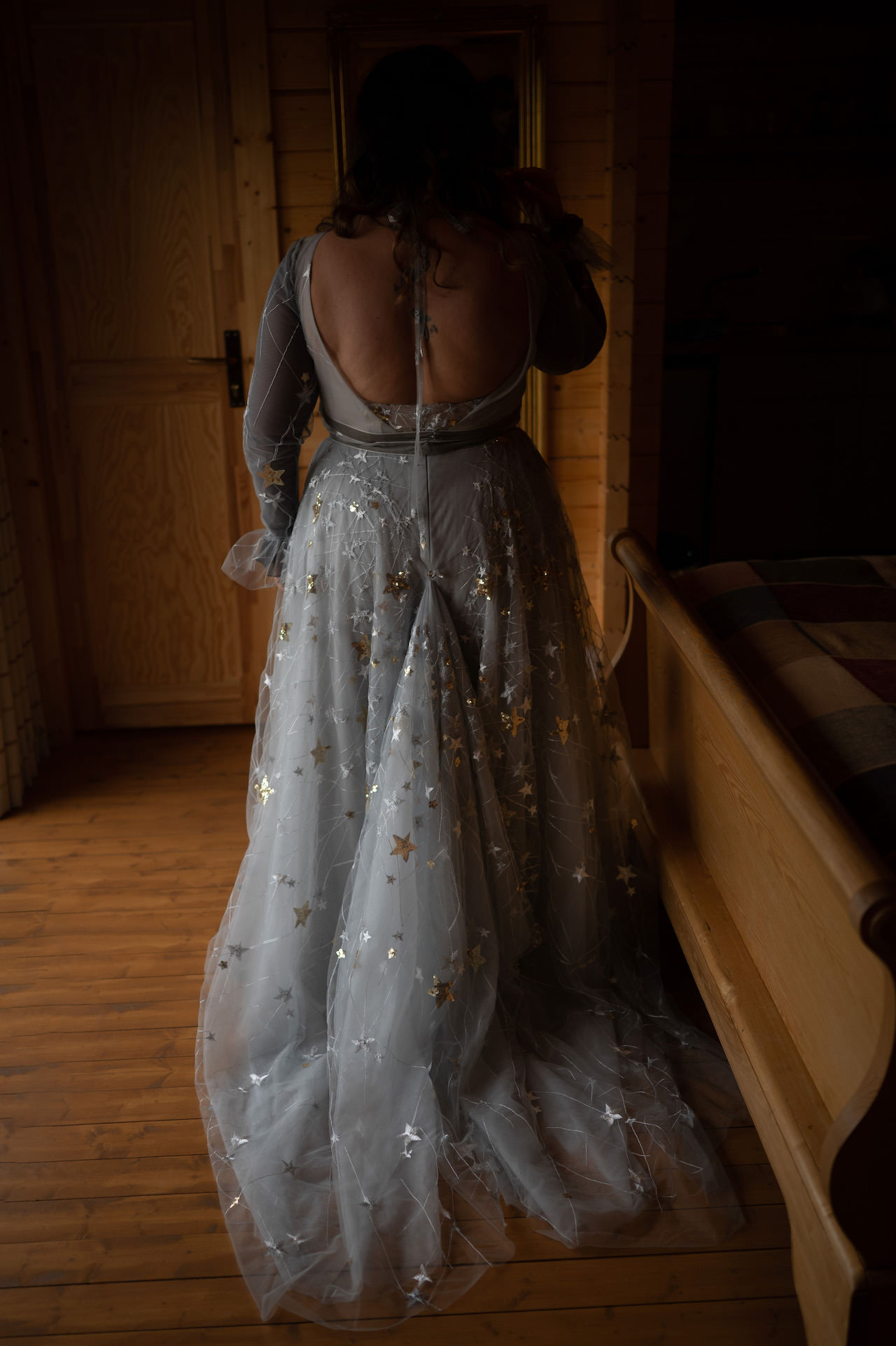 Couple Lodge Cardney Bride Preparation