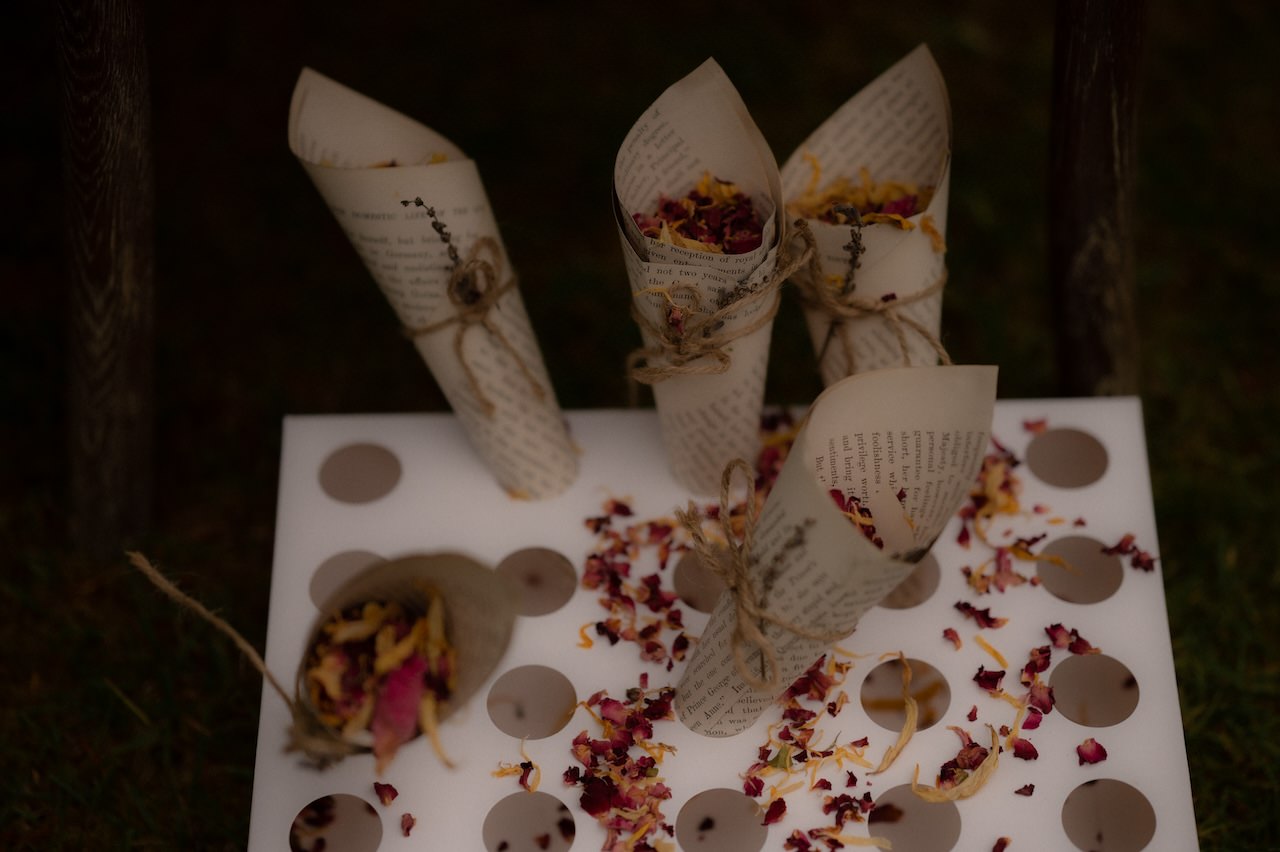 A Guide to Choosing the Perfect Wedding Confetti for Your Big Day 2 wedding confetti tips 03