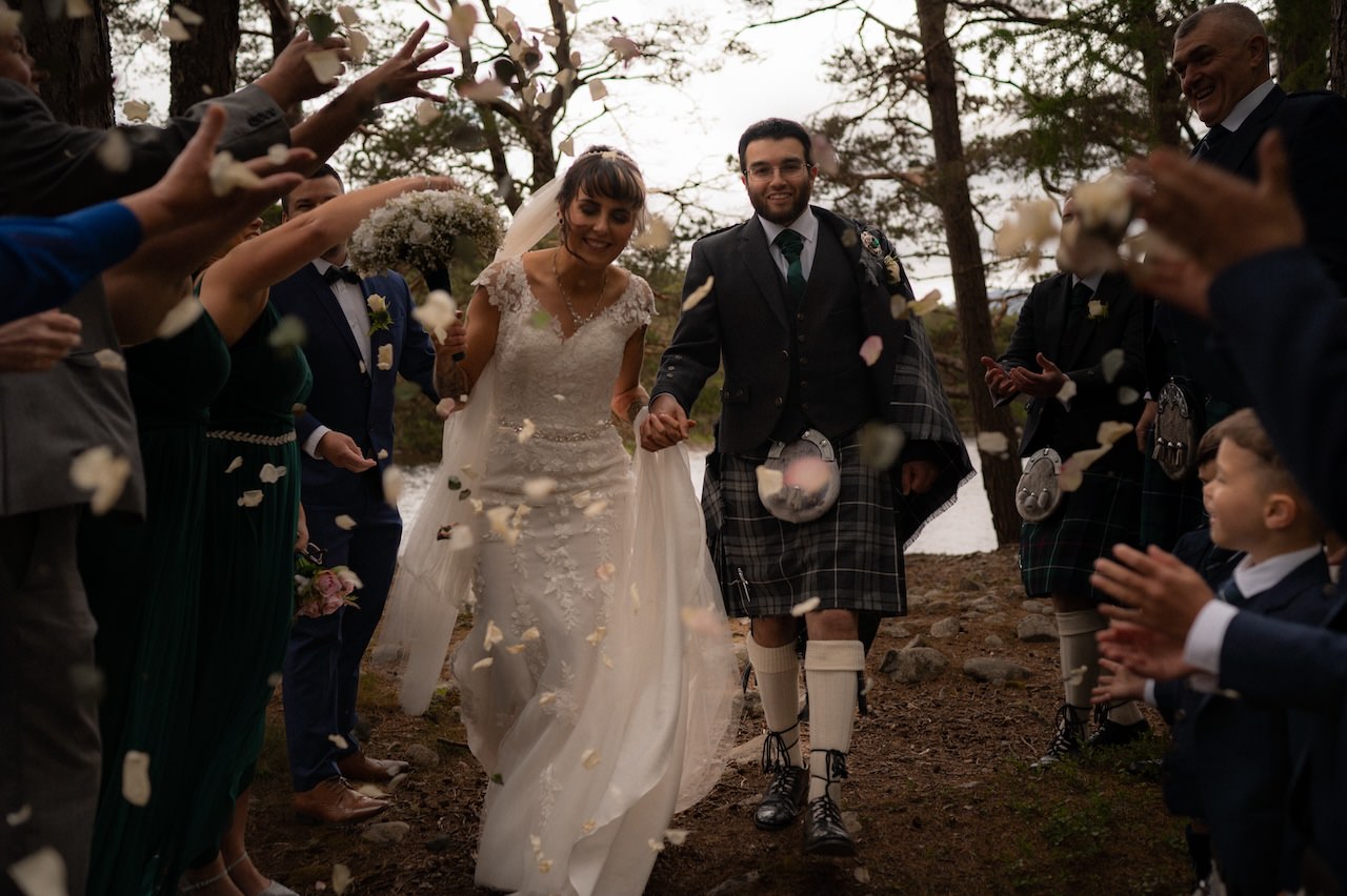 A Guide to Choosing the Perfect Wedding Confetti for Your Big Day 5 wedding confetti tips 05