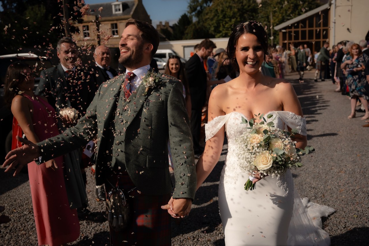 A Guide to Choosing the Perfect Wedding Confetti for Your Big Day 7 wedding confetti tips 10