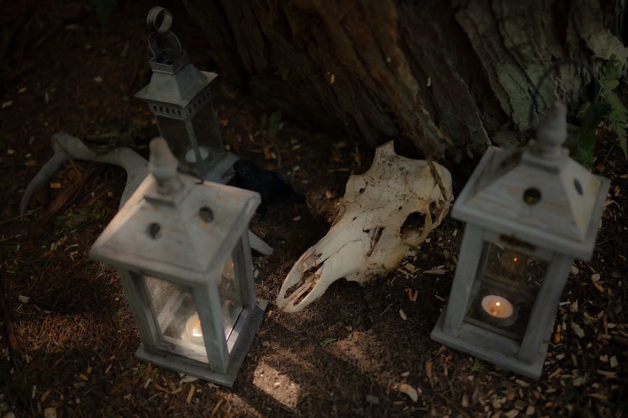 Gothic Elopement Wedding in the Highlands - Ivy & Daniel 15 Gothic Style Elopement in Highlands Decoration