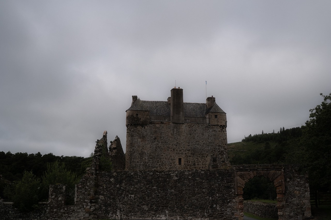 Neidpath Castle Wedding in The Scottish Borders