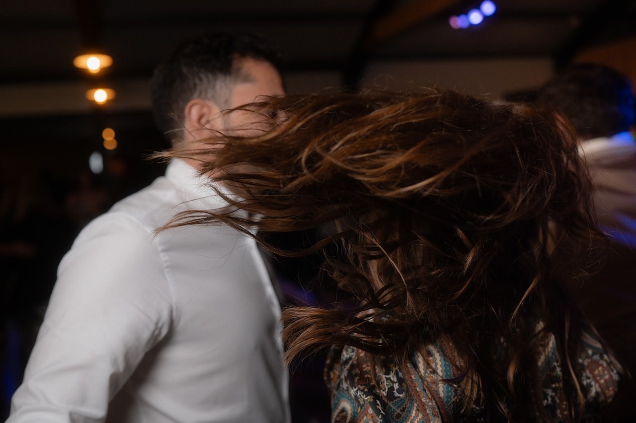 Candid shoots on the wedding dance floor 