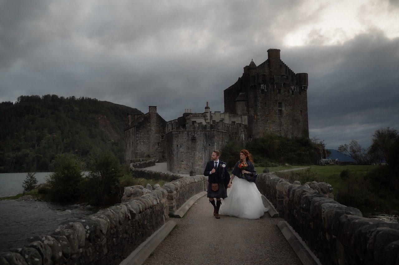 Why Small Weddings in Scotland Feel Different (And Why I Photograph Them Differently) 9 Eilean Donan Castle Small Wedding in Scotland