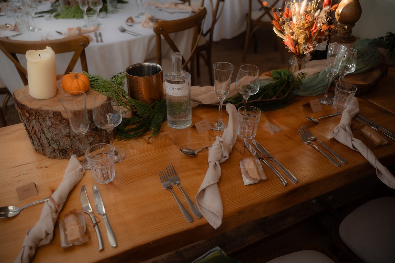 5 Reasons that make Venachar Lochside Venue Amazing for cosy, intimate weddings 5 Venachar Lochside earth tone wedding dinner decoration
